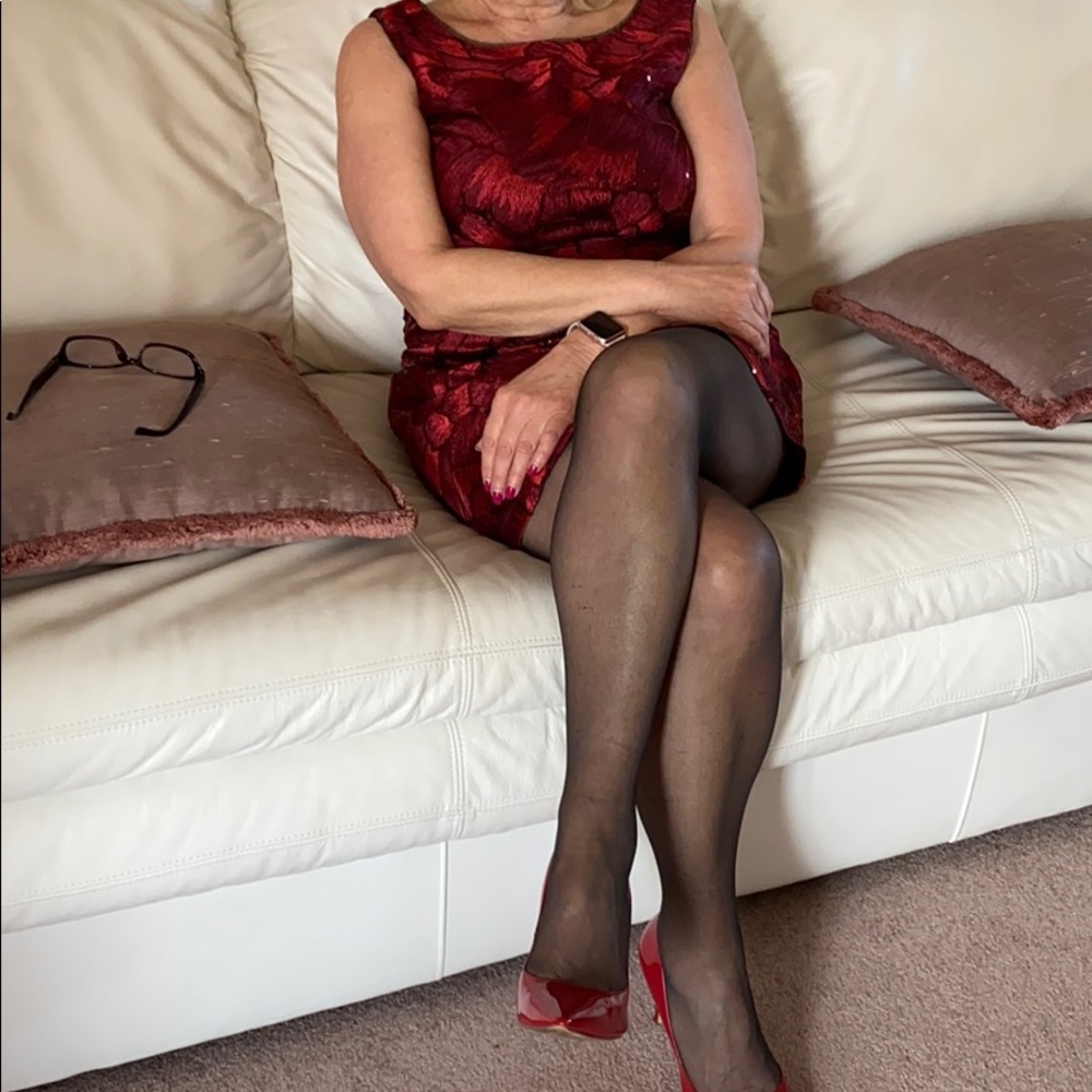 New Powerful red dress - Picture 2 of 4